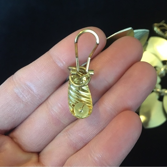 Vintage Retro Large Fan Flower Earrings - Picture 3 of 9